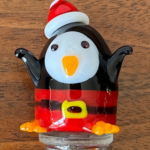 Pier 1 Glass Penguin Wine Bottle Stopper Christmas Santa Hat White Elephant Gift - Picture 4 of 7